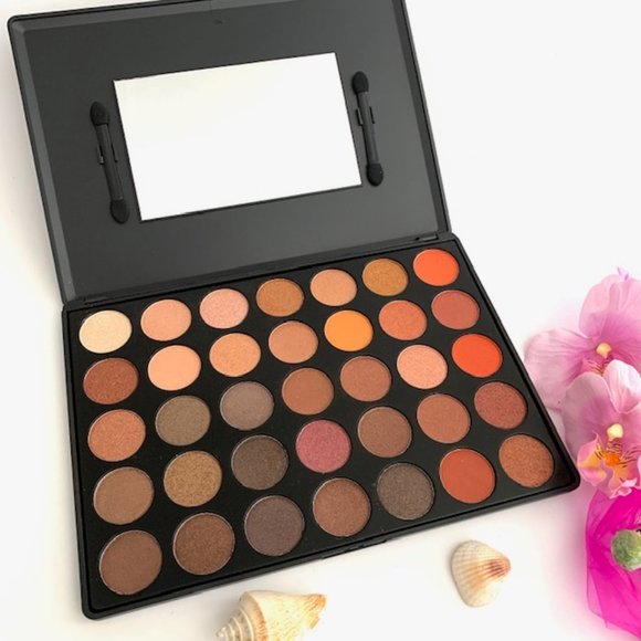 Makeup Eyeshadow Palette Matte & Shimmer Shades - Picture 1 of 10